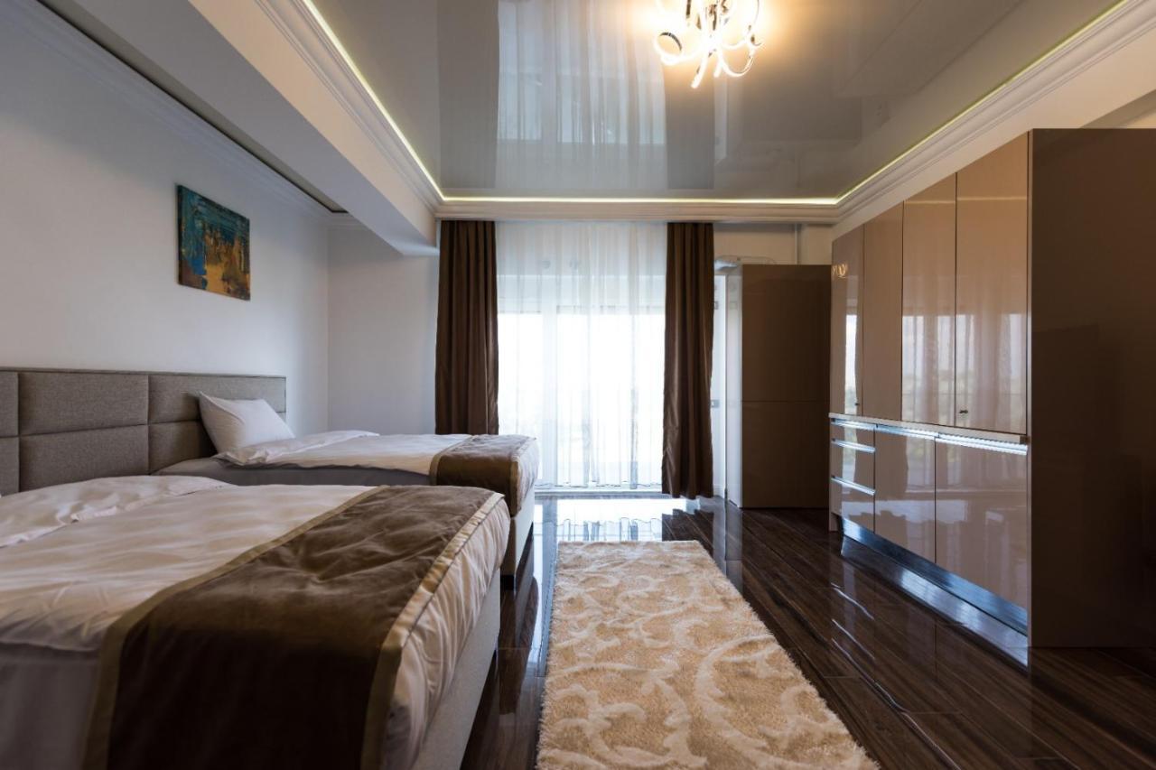 Summer 605 White Tower Mamaia